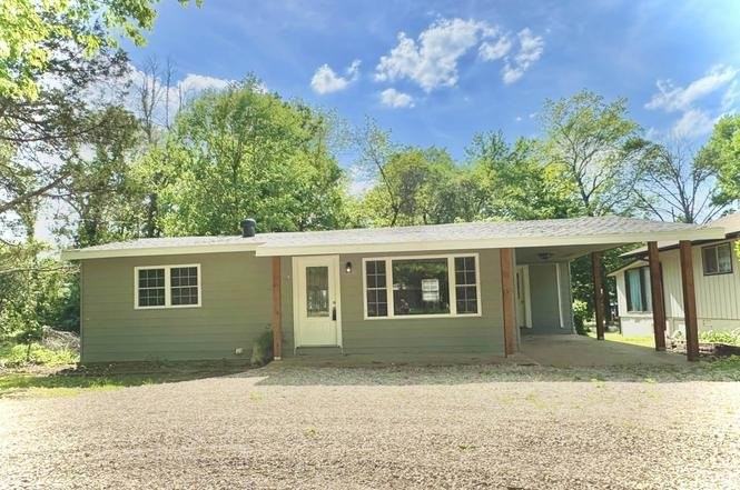 134 Hiawatha Dr - Photo 2 of 16