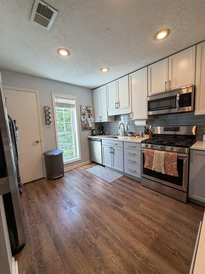 9937 Oakton Terrace Rd - Photo 7 of 20