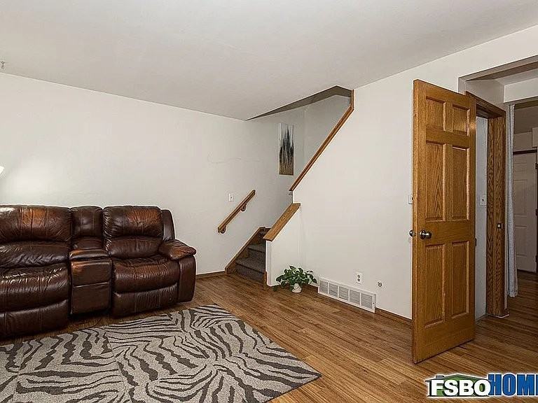 2615 Hawthorne Dr - Photo 4 of 19