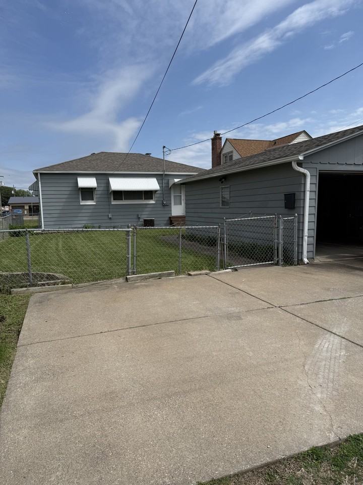4320 18th Ave - Photo 2 of 17