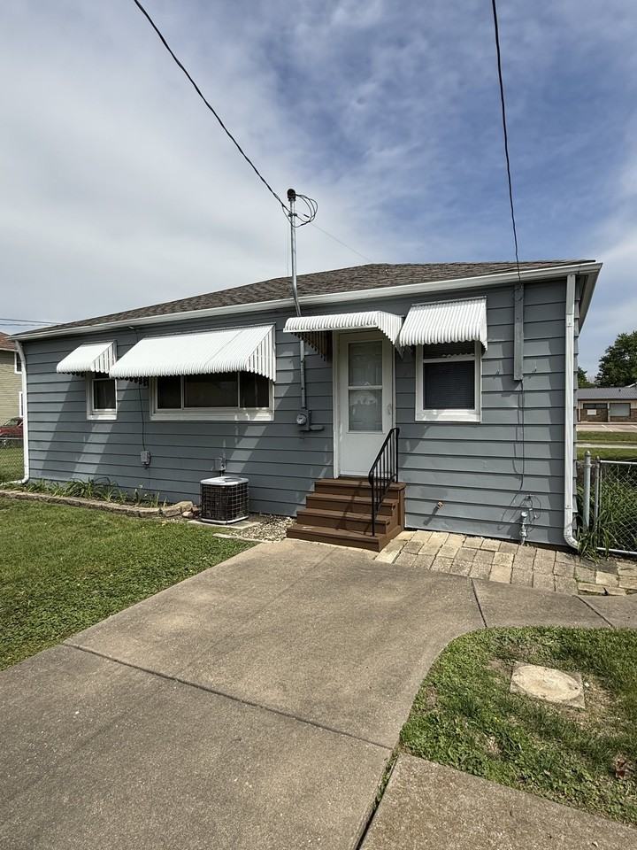 4320 18th Ave - Photo 4 of 17