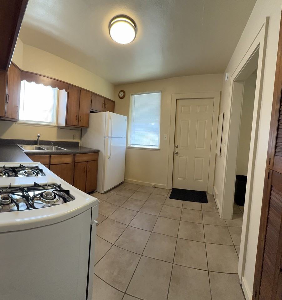 4320 18th Ave - Photo 5 of 17