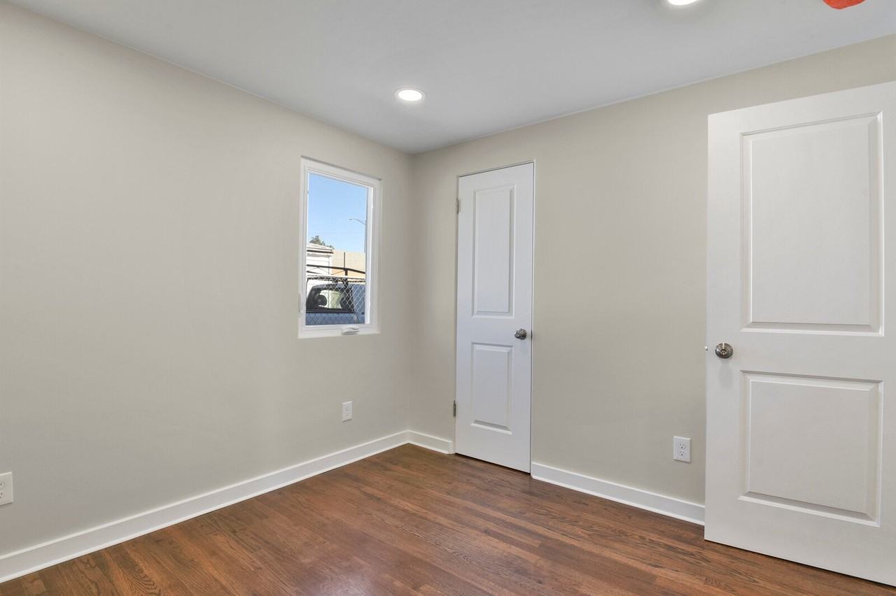 4729 Meade St - Photo 5 of 7