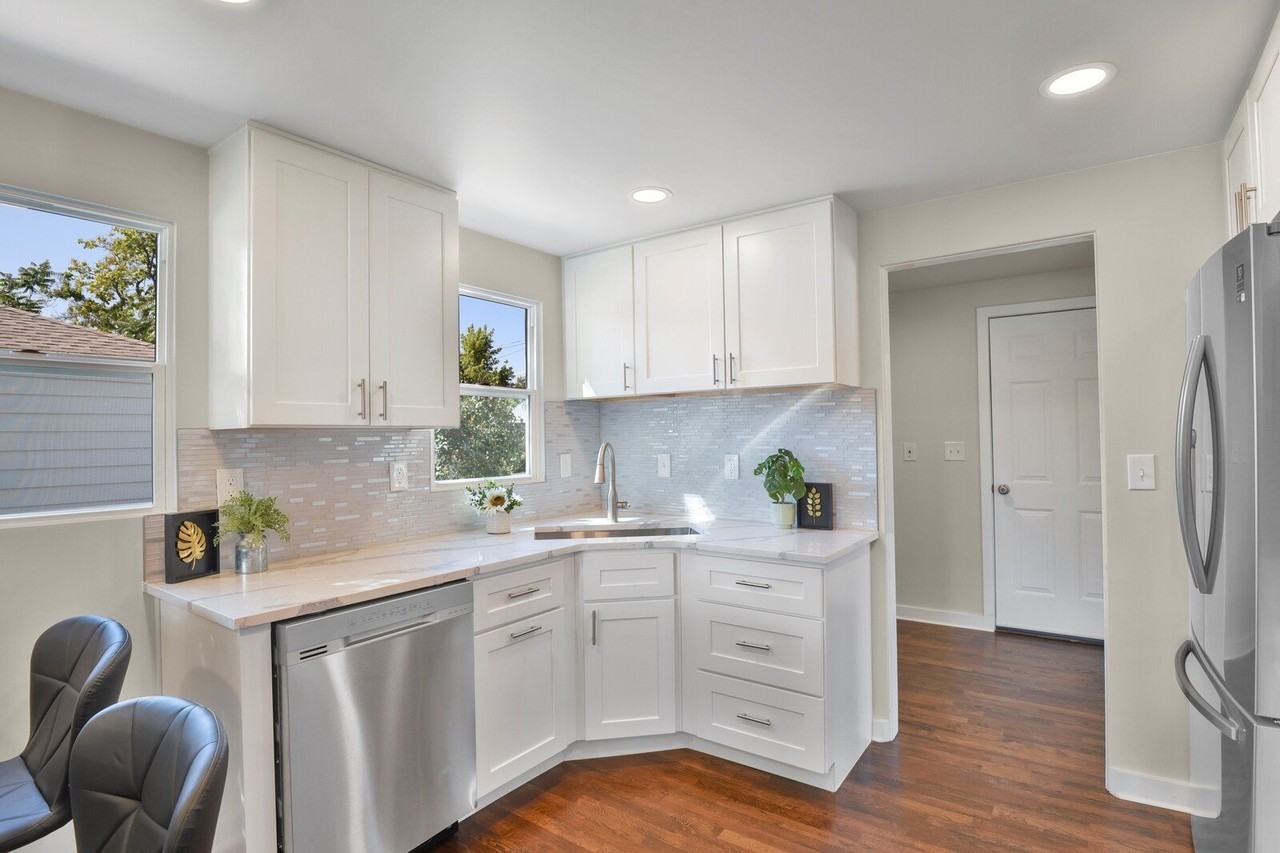 4729 Meade St - Photo 6 of 7