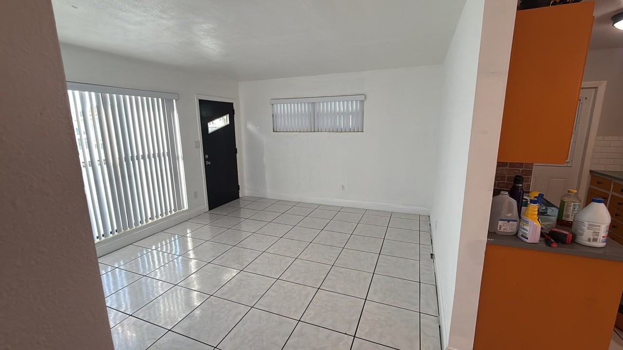 1109 Willow Ln - Photo 3 of 3