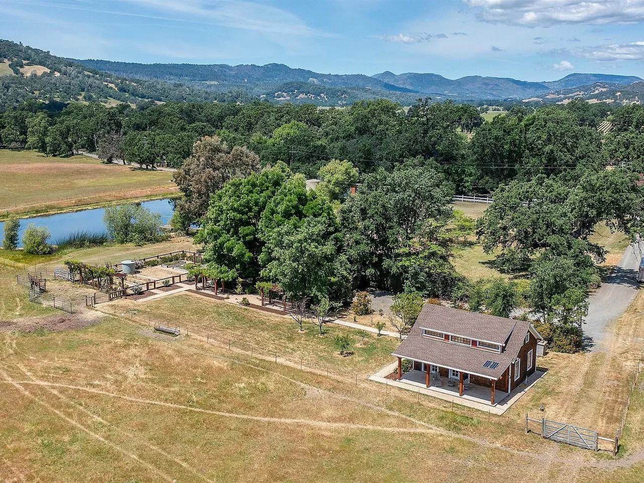 2051 Dollarhide Rd - Photo 2 of 2