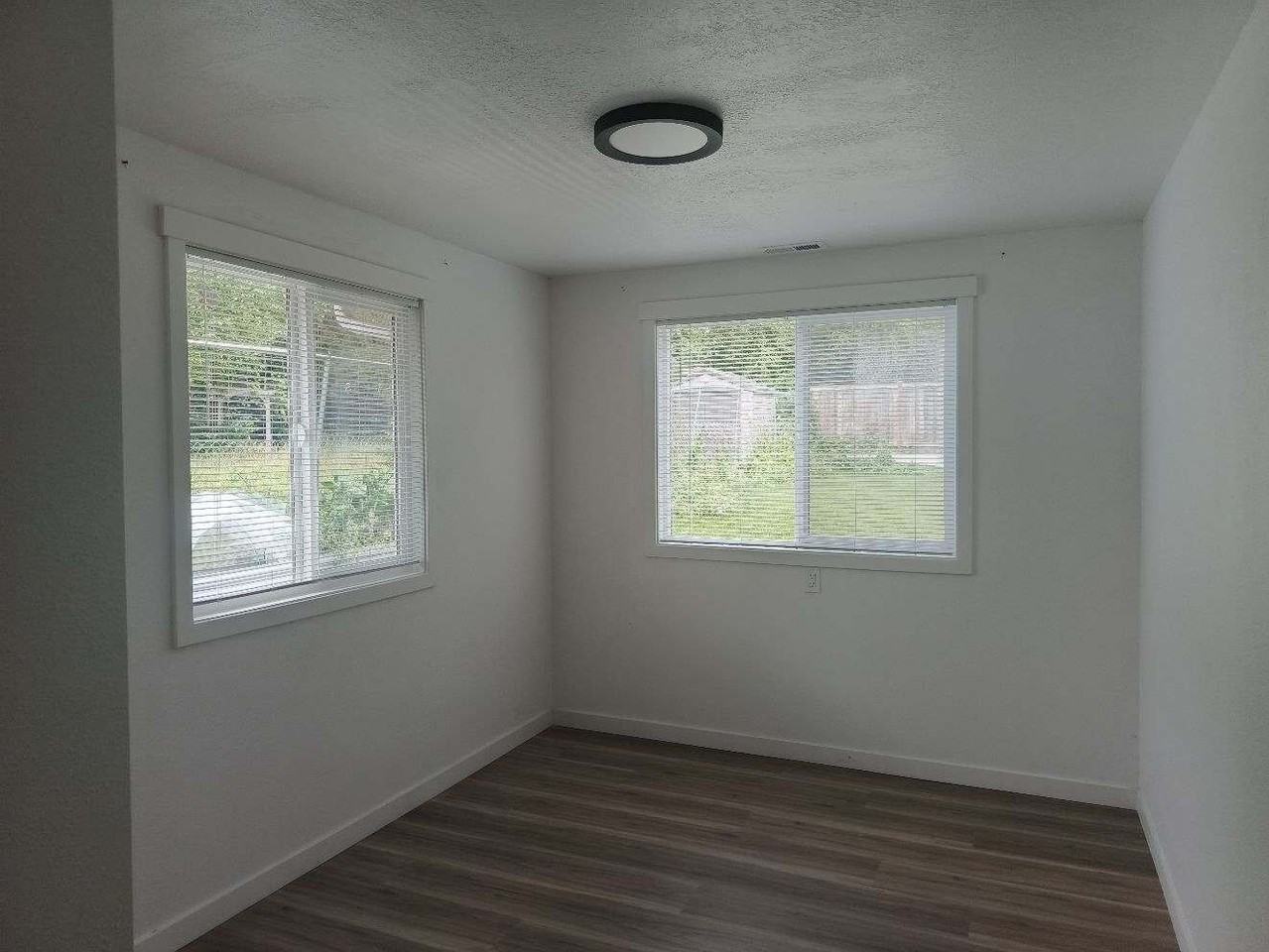 14310 20th Ave Ne - Photo 2 of 3