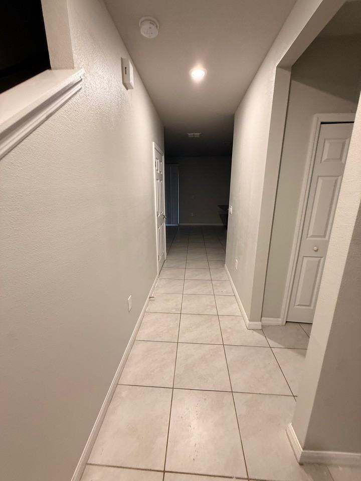 1273 Zambrana Ct - Photo 3 of 4
