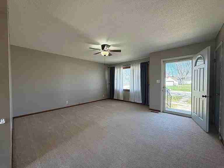 309 4th St - Photo 3 of 6