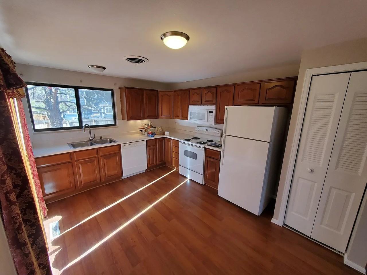 10463 Garland Way - Photo 3 of 7