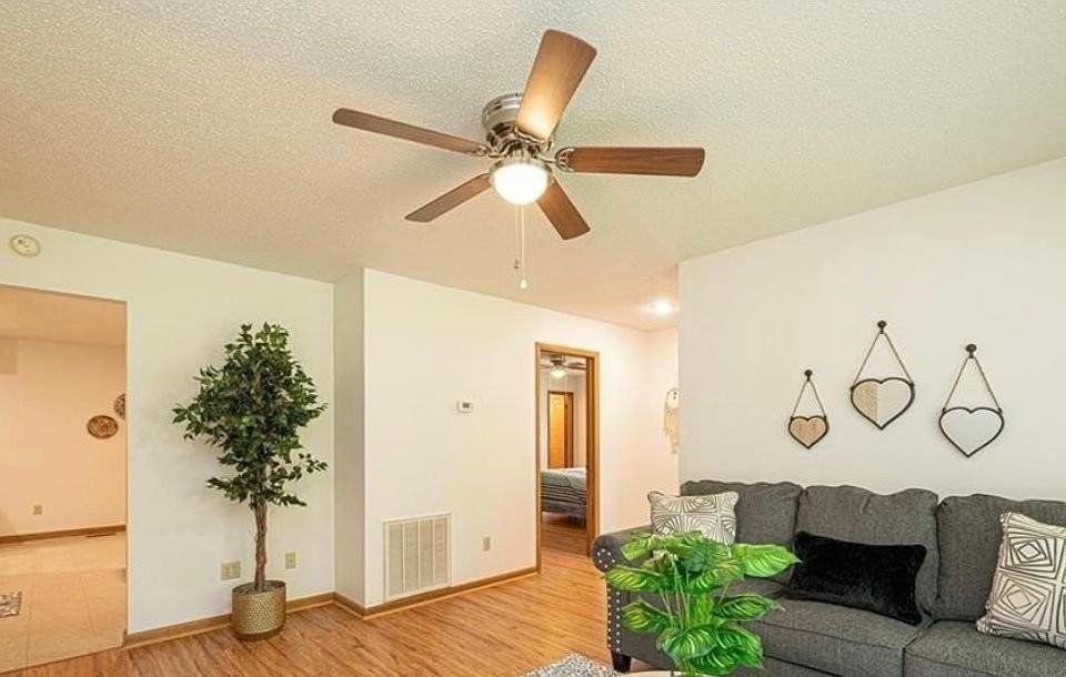 405 N Center St - Photo 2 of 5