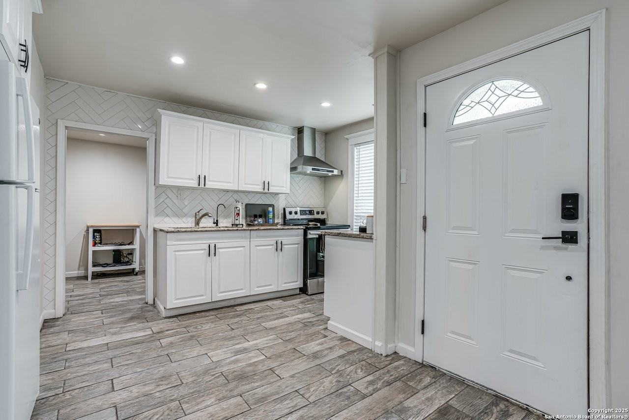 1482 Avenue Q - Photo 5 of 17
