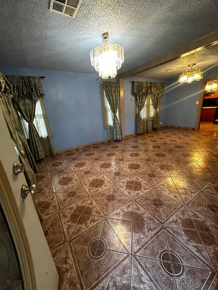 2919 North Pl - Photo 2 of 27