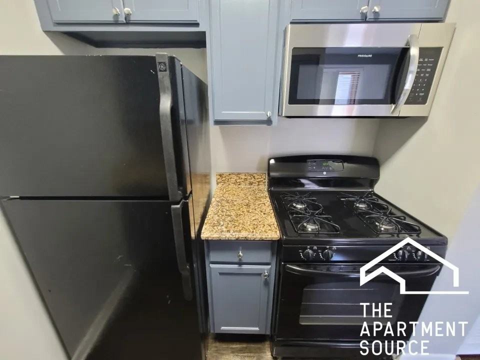 3524 N Marshfield Ave - Photo 5 of 9