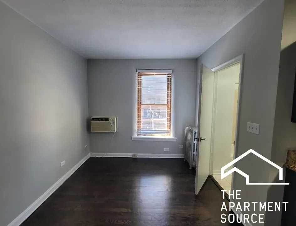 3524 N Marshfield Ave - Photo 7 of 9