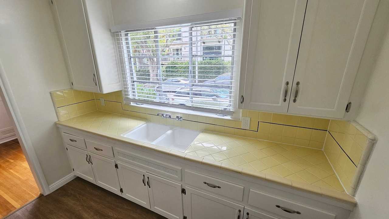 4221 Los Feliz Blvd #3 - Photo 5 of 9