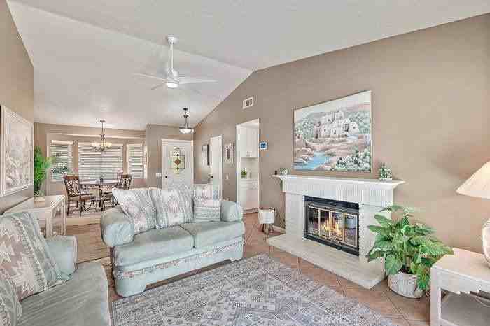 42365 Agena St - Photo 2 of 12