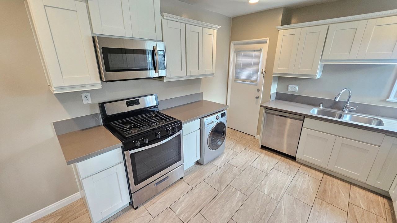 812 N Fuller Ave #812