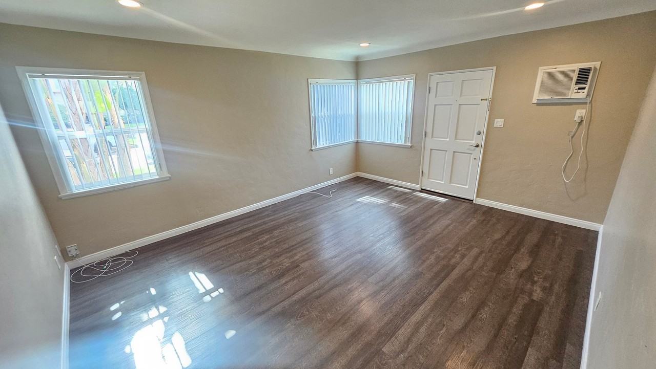 812 N Fuller Ave #812 - Photo 4 of 8