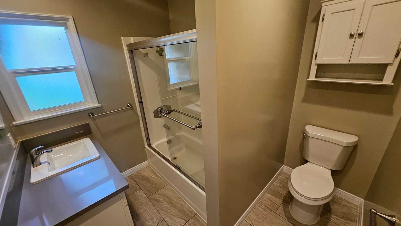 812 N Fuller Ave #812 - Photo 5 of 8