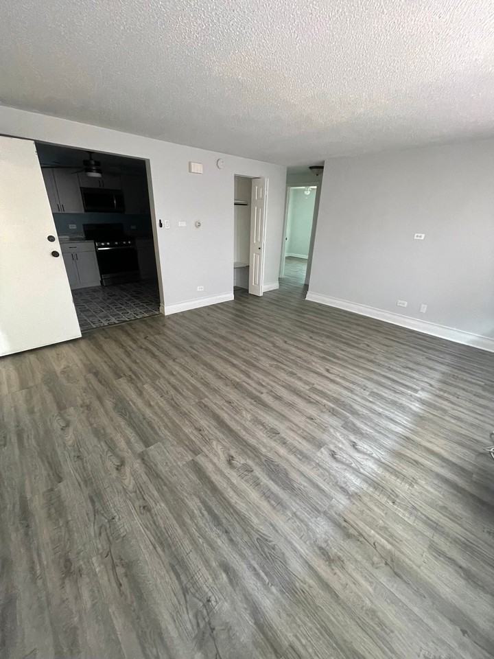 10811 S Lloyd Dr #10 - Photo 3 of 8