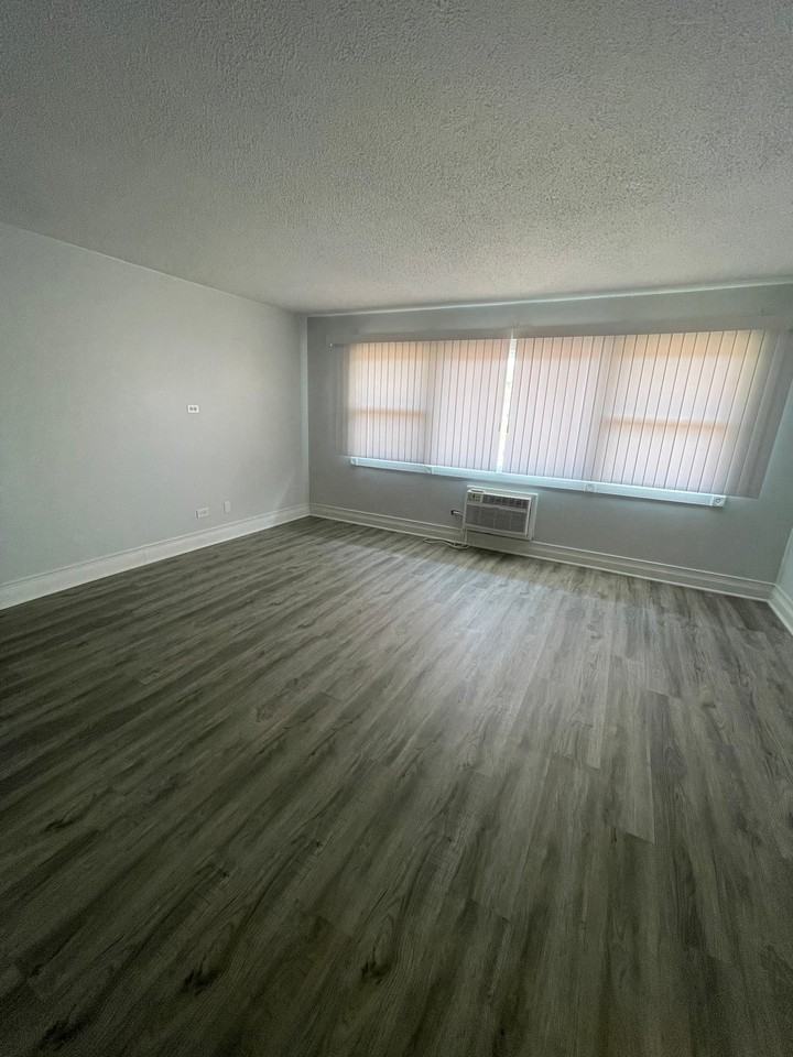 10811 S Lloyd Dr #10 - Photo 4 of 8