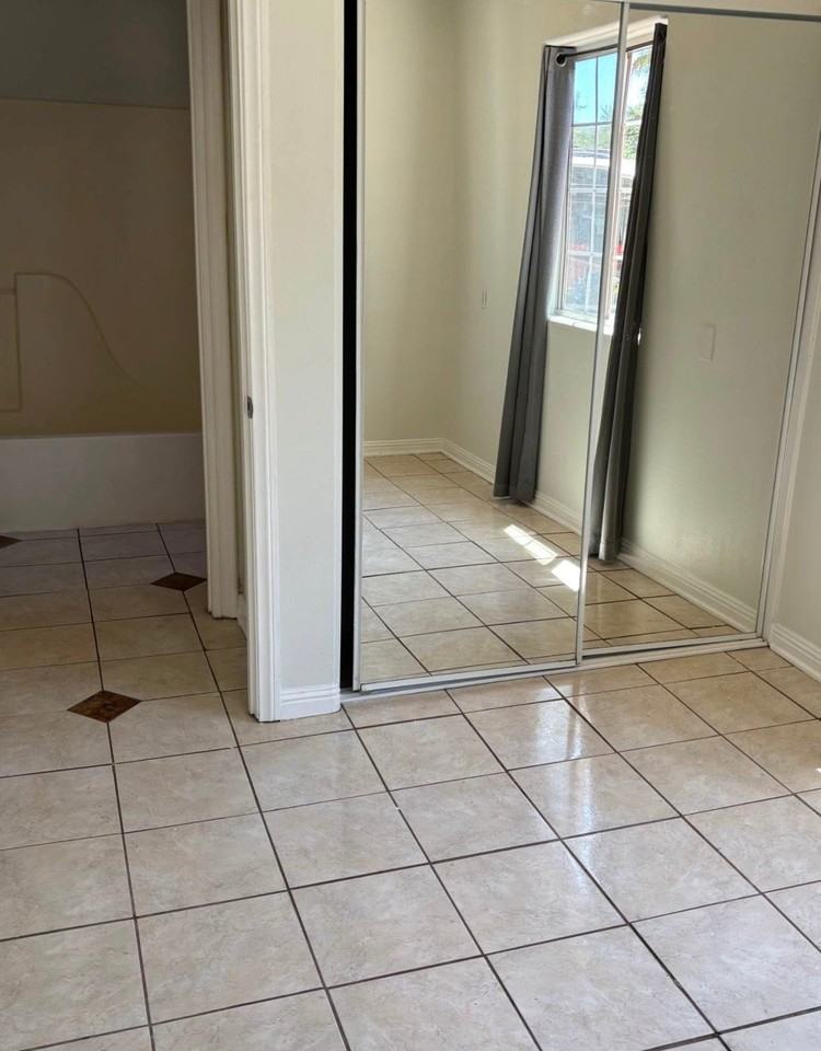 23190 Palomar St - Photo 5 of 10