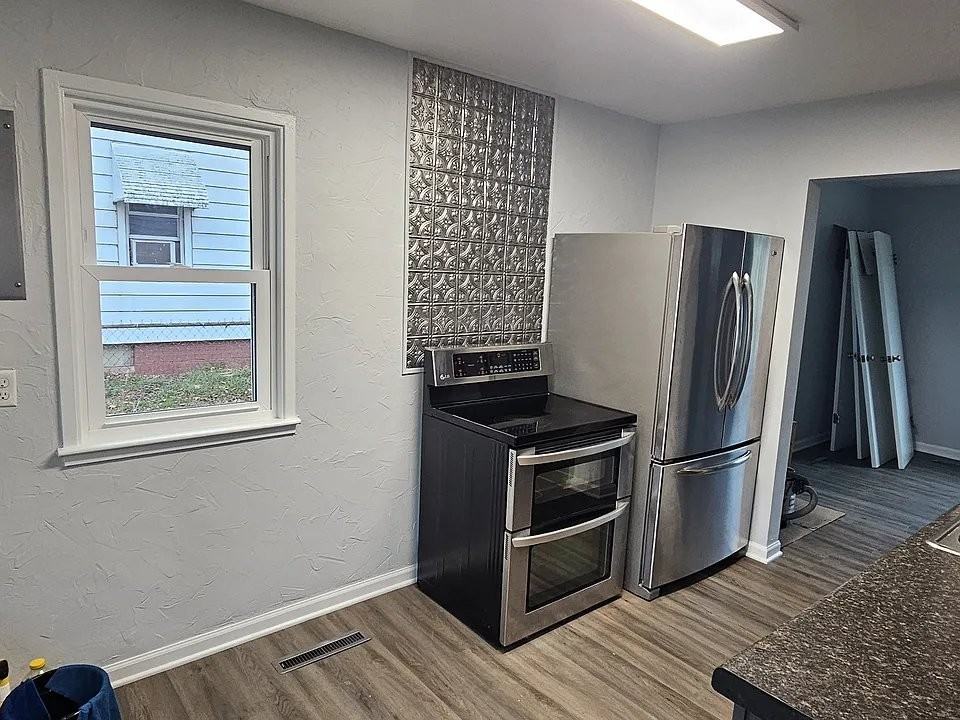 111 Broadway Blvd - Photo 2 of 16