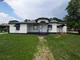 featured image of 1824 N Main St