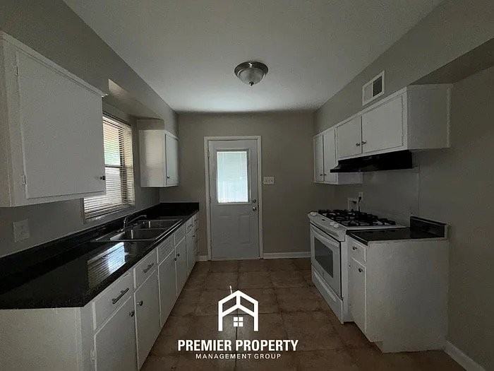 1743 Tahiti Ln - Photo 2 of 6