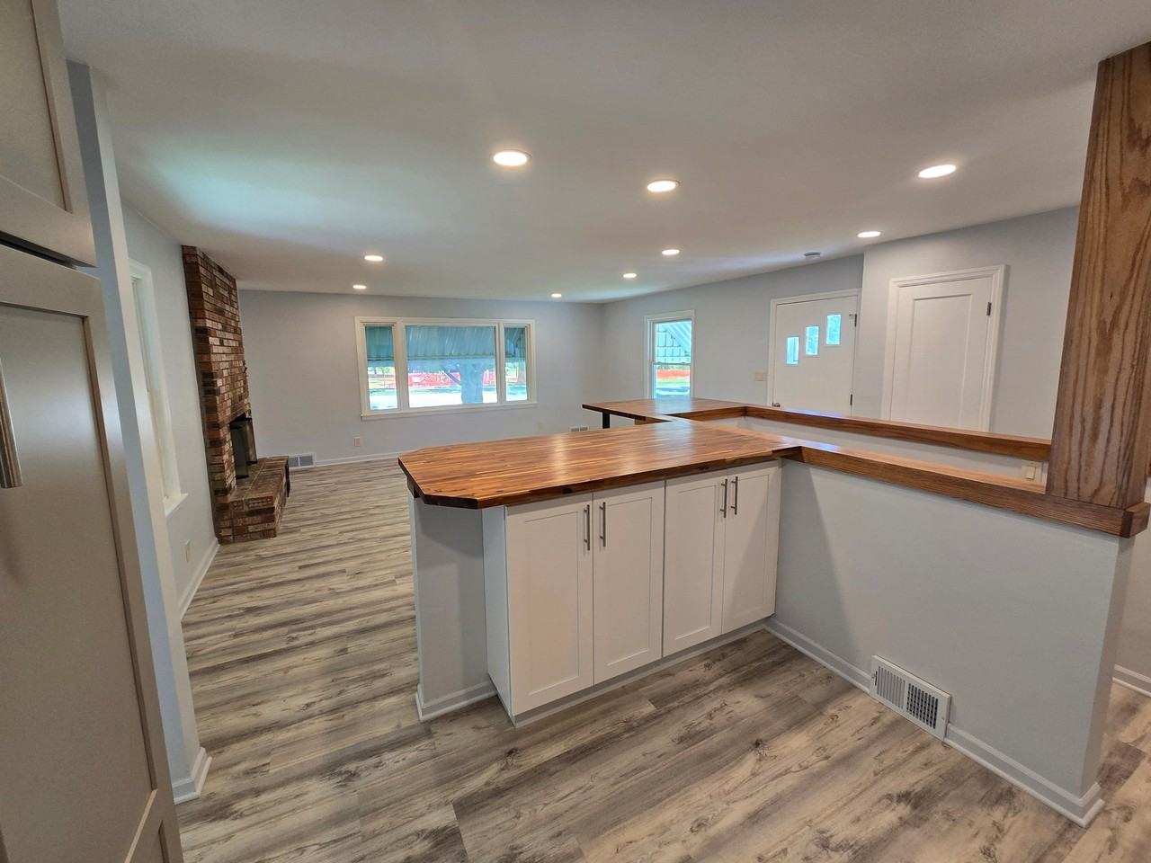 2812 Pelham Rd - Photo 4 of 13