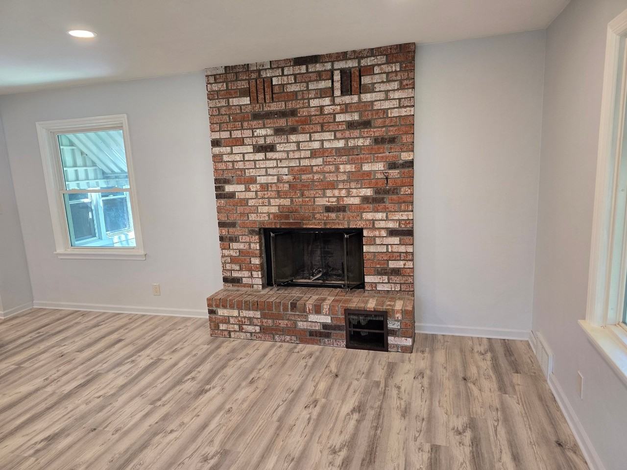 2812 Pelham Rd - Photo 5 of 13