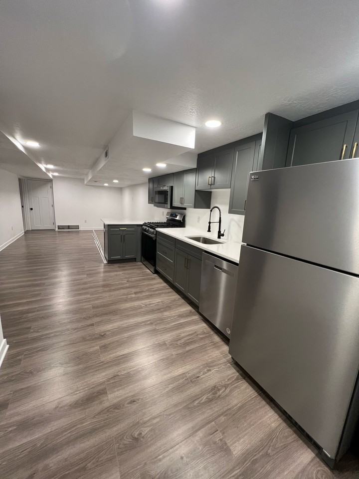 2883 E Morningside Dr #BS - Photo 2 of 6