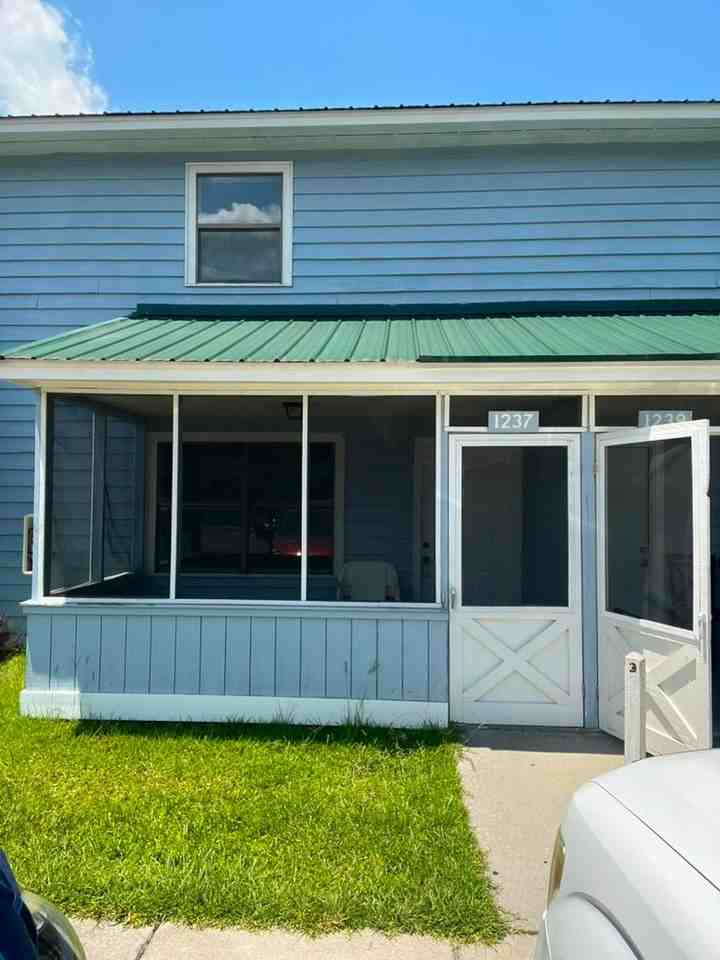 1237 Shalom Dr - Photo 3 of 19