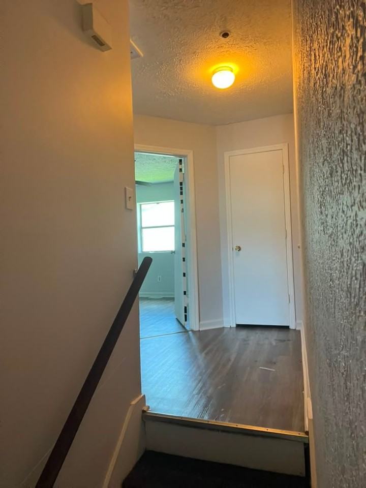 1237 Shalom Dr - Photo 5 of 19
