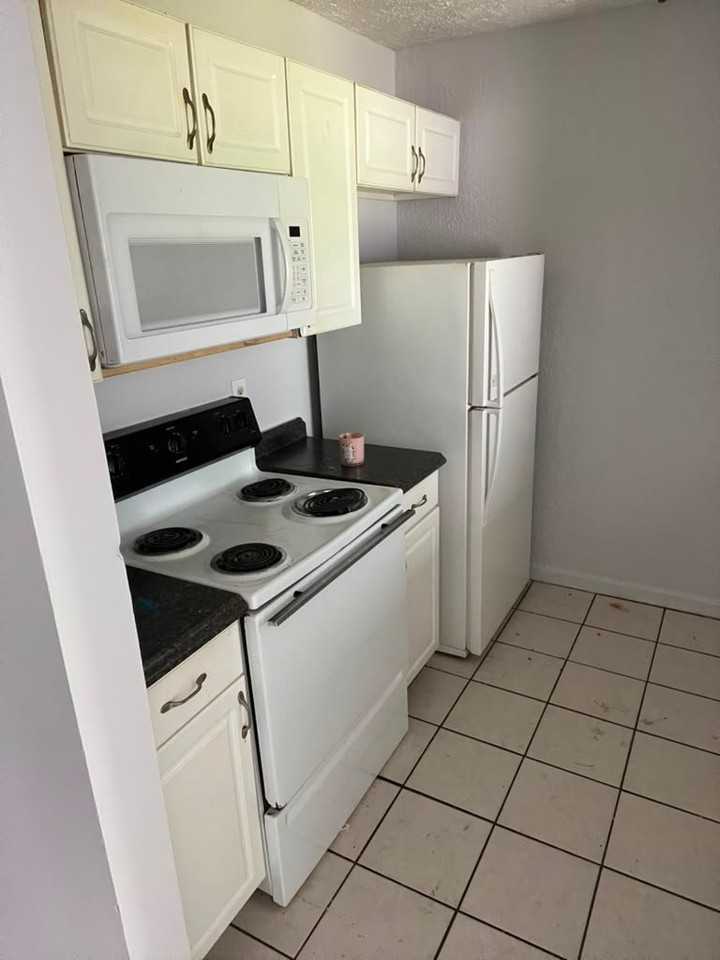 1237 Shalom Dr - Photo 6 of 19