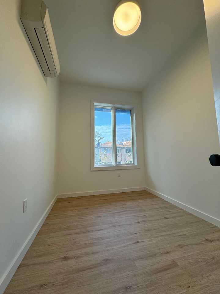 23 Eldert St #2 - Photo 7 of 20