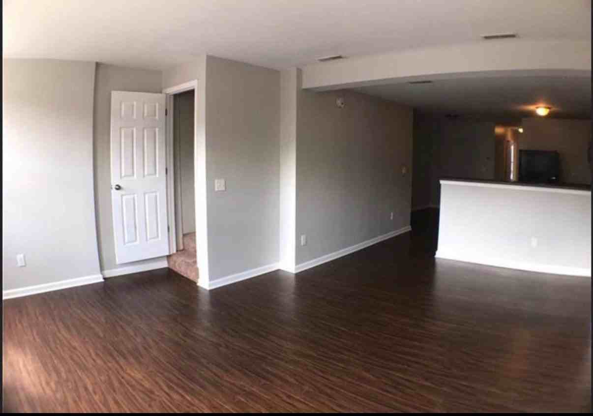 1405 E Carson St - Photo 2 of 10