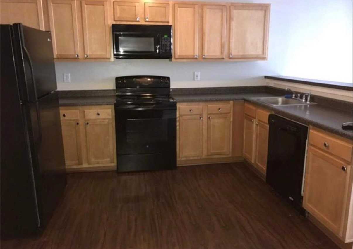 1405 E Carson St - Photo 3 of 10