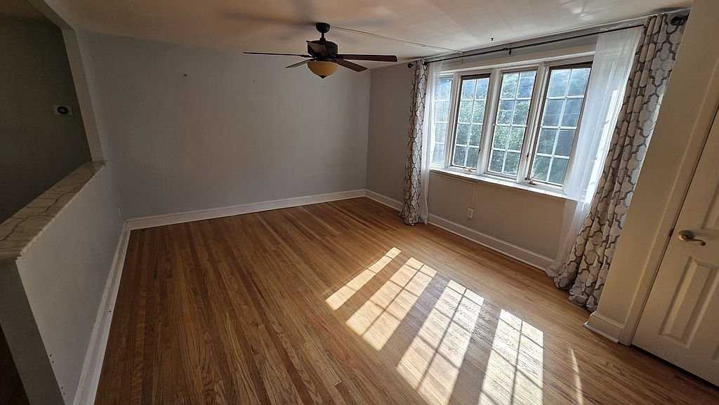 746 Cinnaminson St - Photo 2 of 18