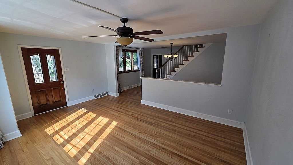 746 Cinnaminson St - Photo 4 of 18