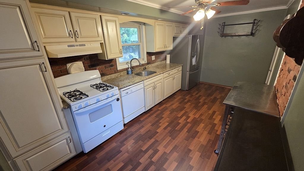 746 Cinnaminson St - Photo 5 of 18