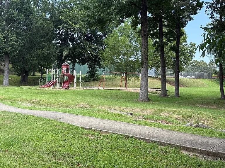 2601 Boulevard Ave - Photo 4 of 10