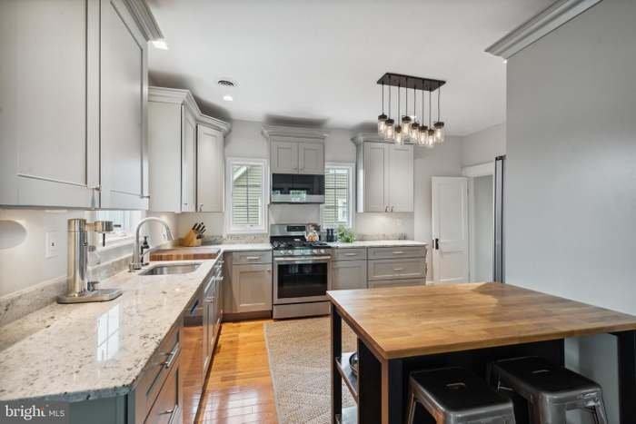 618 Anneslie Rd - Photo 5 of 14