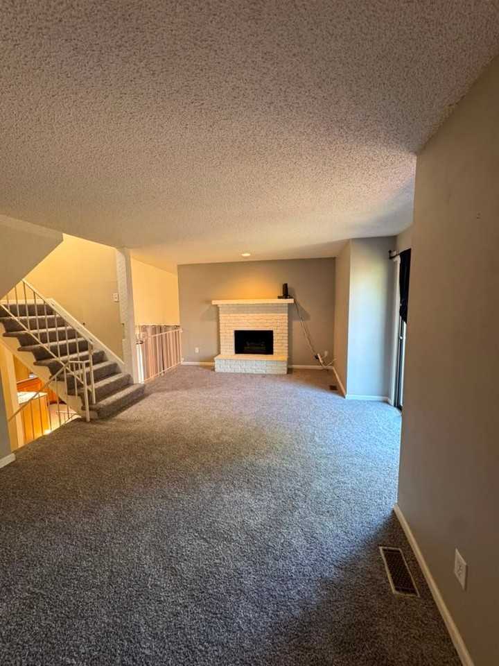 10034 W 86th St - Photo 3 of 15