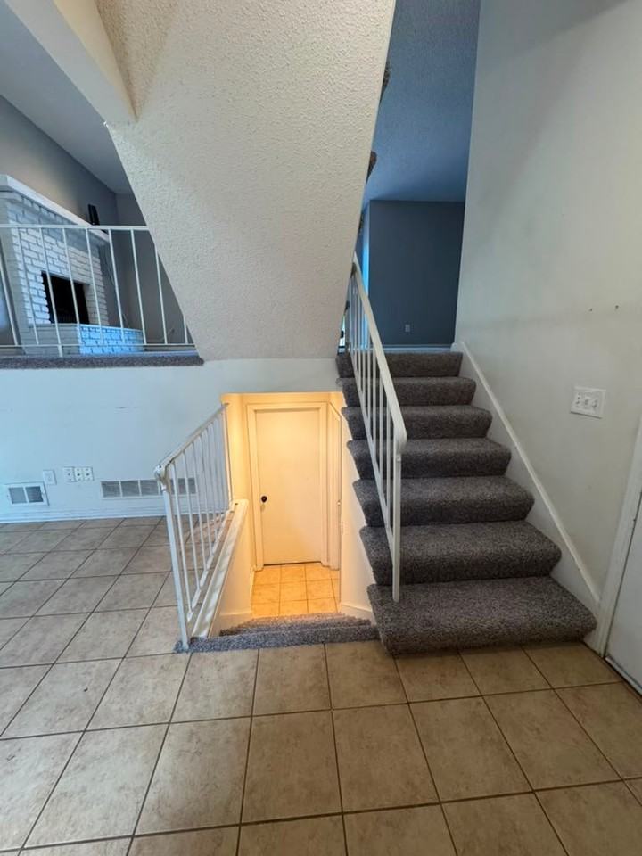 10034 W 86th St - Photo 4 of 15