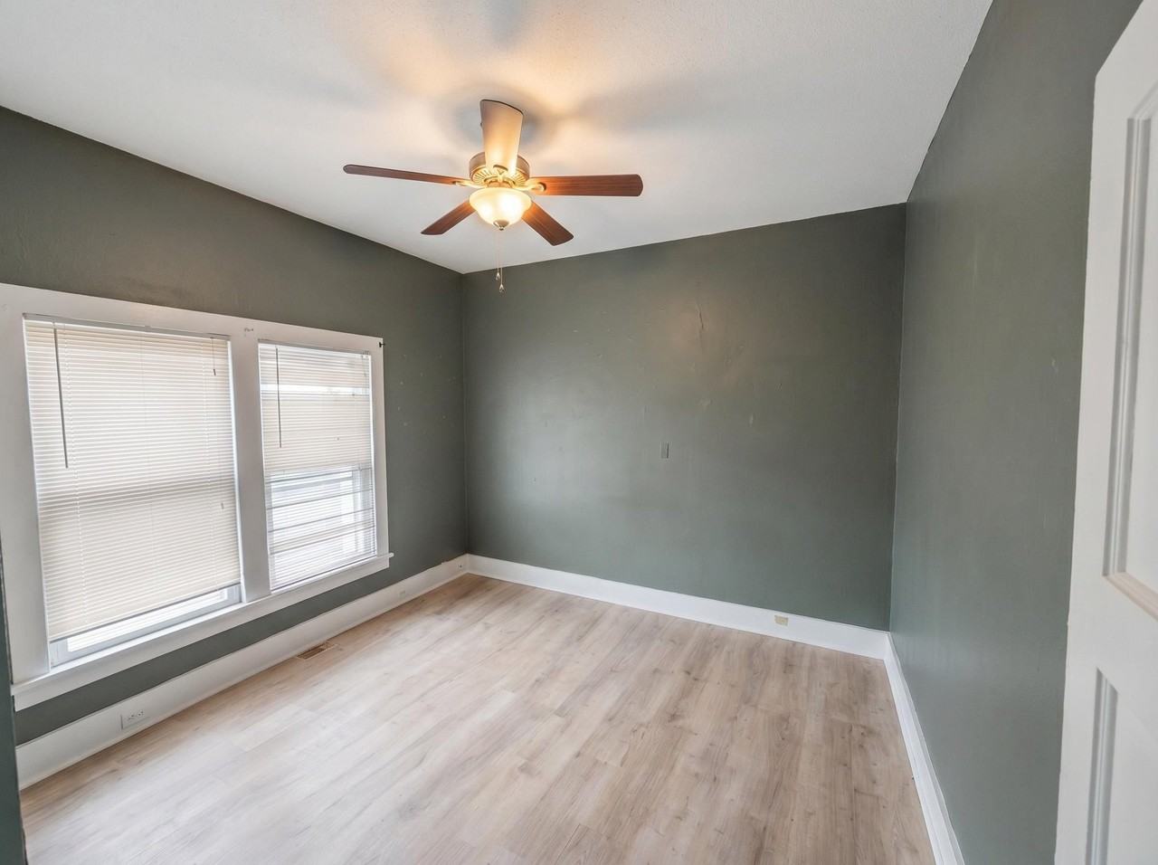 335 S Shawnee Ter - Photo 2 of 5