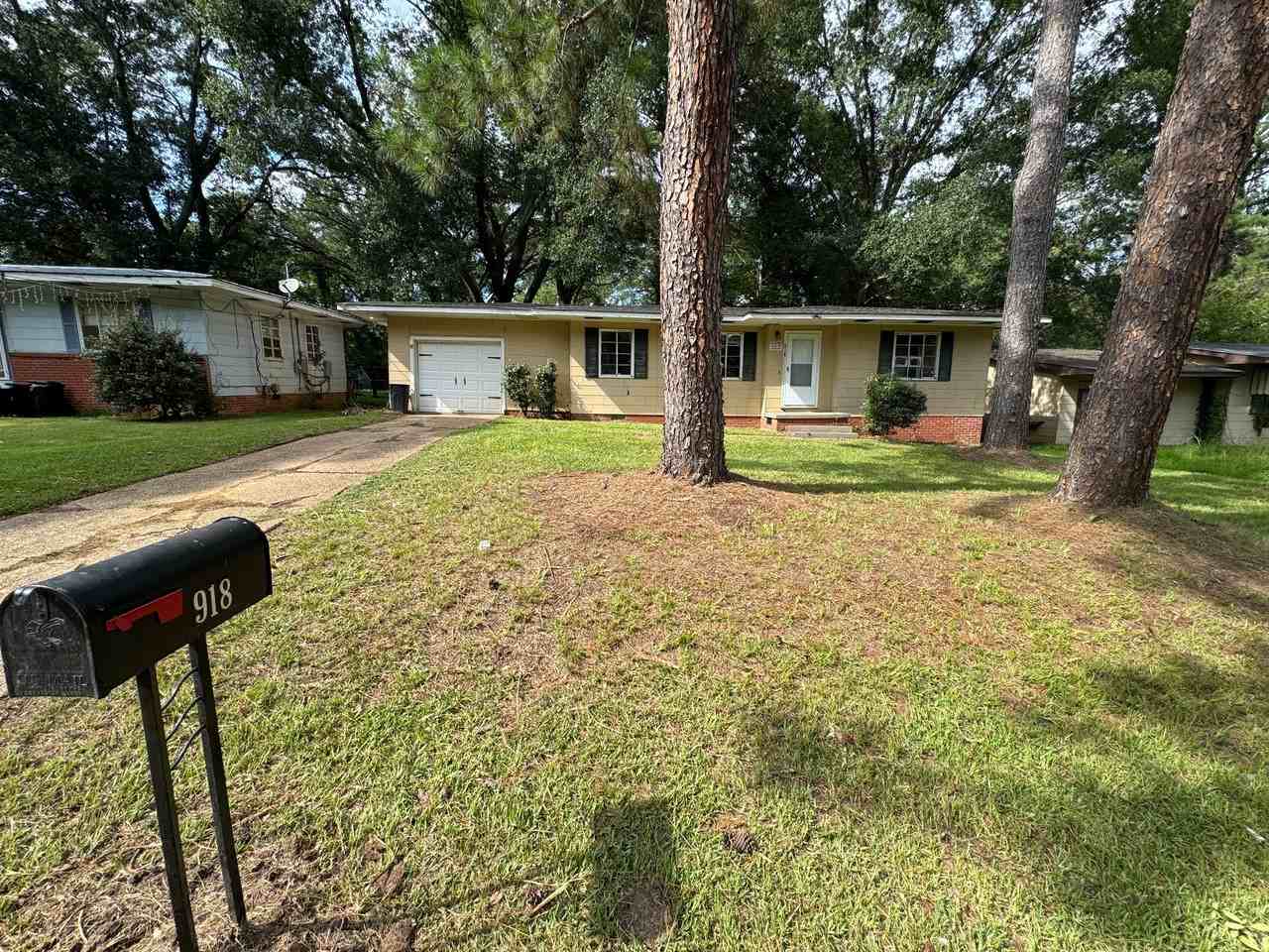 918 Stuart St - Photo 2 of 19