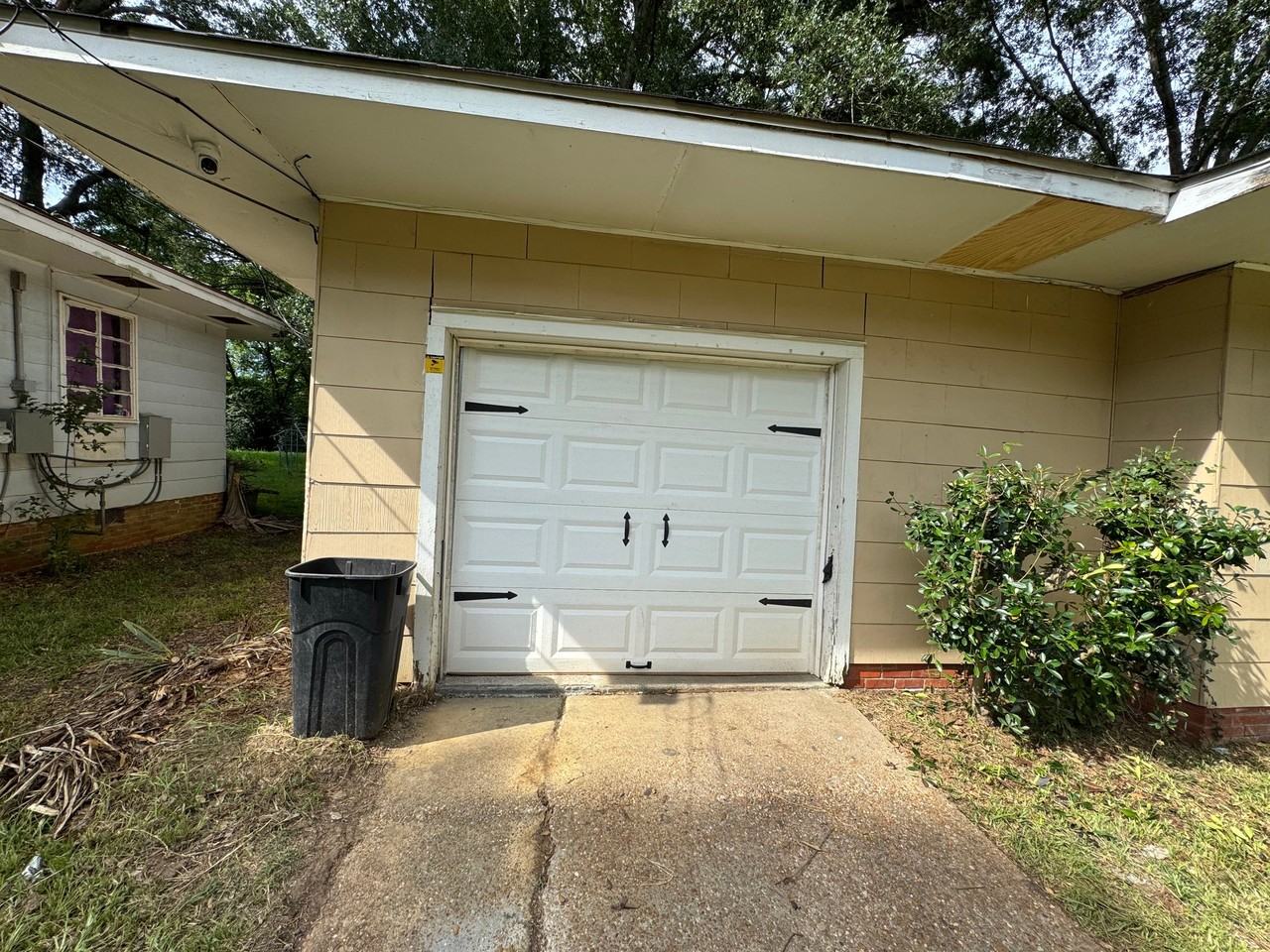 918 Stuart St - Photo 4 of 19