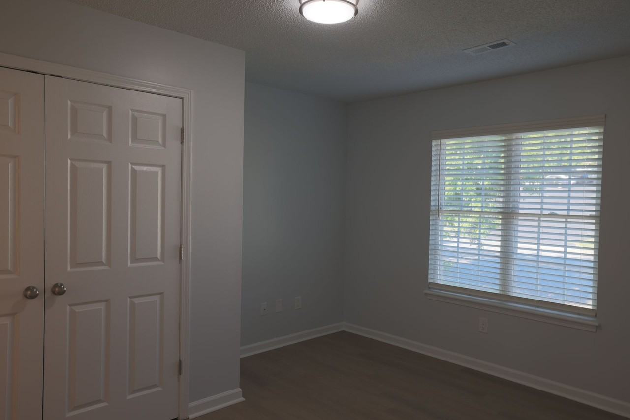 4 bed/4 bath Off - Photo 5 of 50